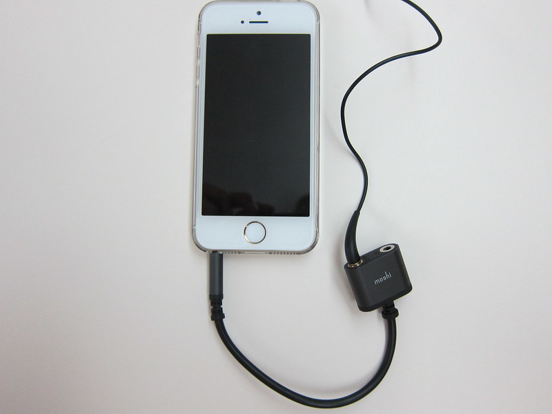 Moshi 3.5mm Audio Jack Splitter - Plugged Into iPhone 5s