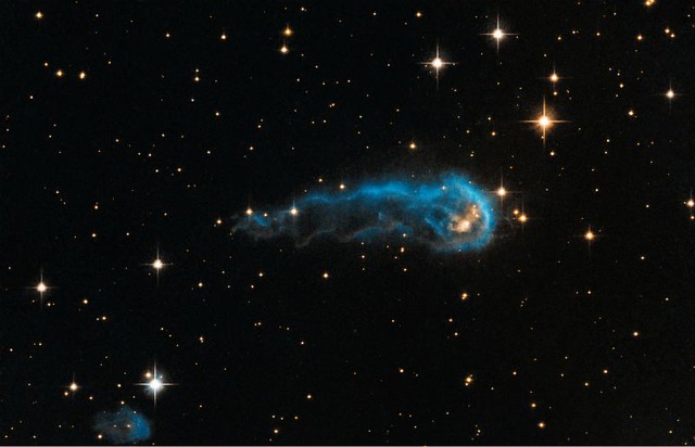 1Hubble-Views-a-Protostar-in-a-Very-Early-Evolutionary-Stage.jpg