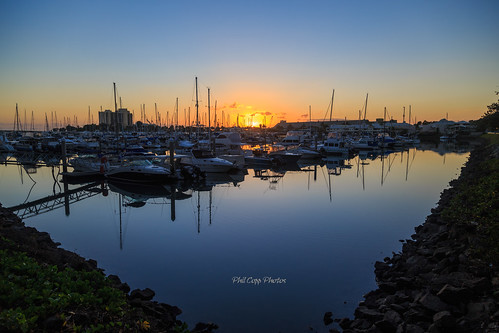 morning orange water sunrise boats rocks glow calm yachts townsville
