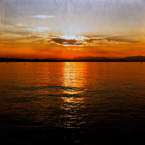 sunset lake water square rippled textured lagodigarda bloodredsky iphoneography
