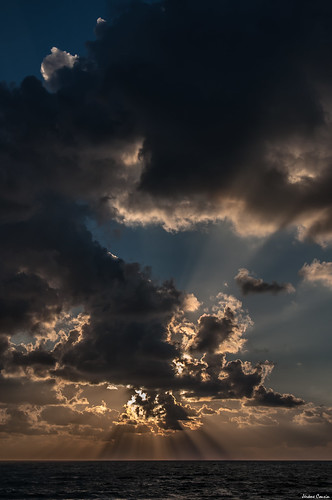 ocean sunset sea sky cloud sun mer clouds de soleil nikon du 64 explore ciel nikkor nuage nuages pays basque euskadi bayonne biarritz pyrenees bab couché 18105 euskal herria atlantiques anglet herri d5000