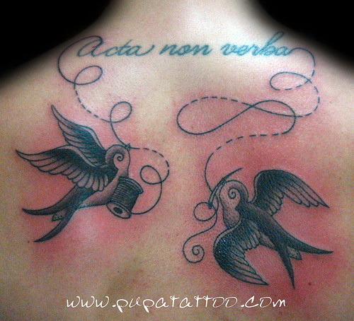 Tatuaje golondrinas cosiendo, Pupa Tattoo, Granada by Marzia PUPA Tattoo