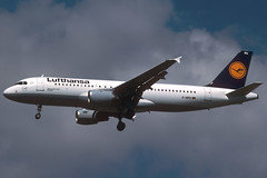 Lufthansa A320-211 D-AIPU BCN 18/09/2004