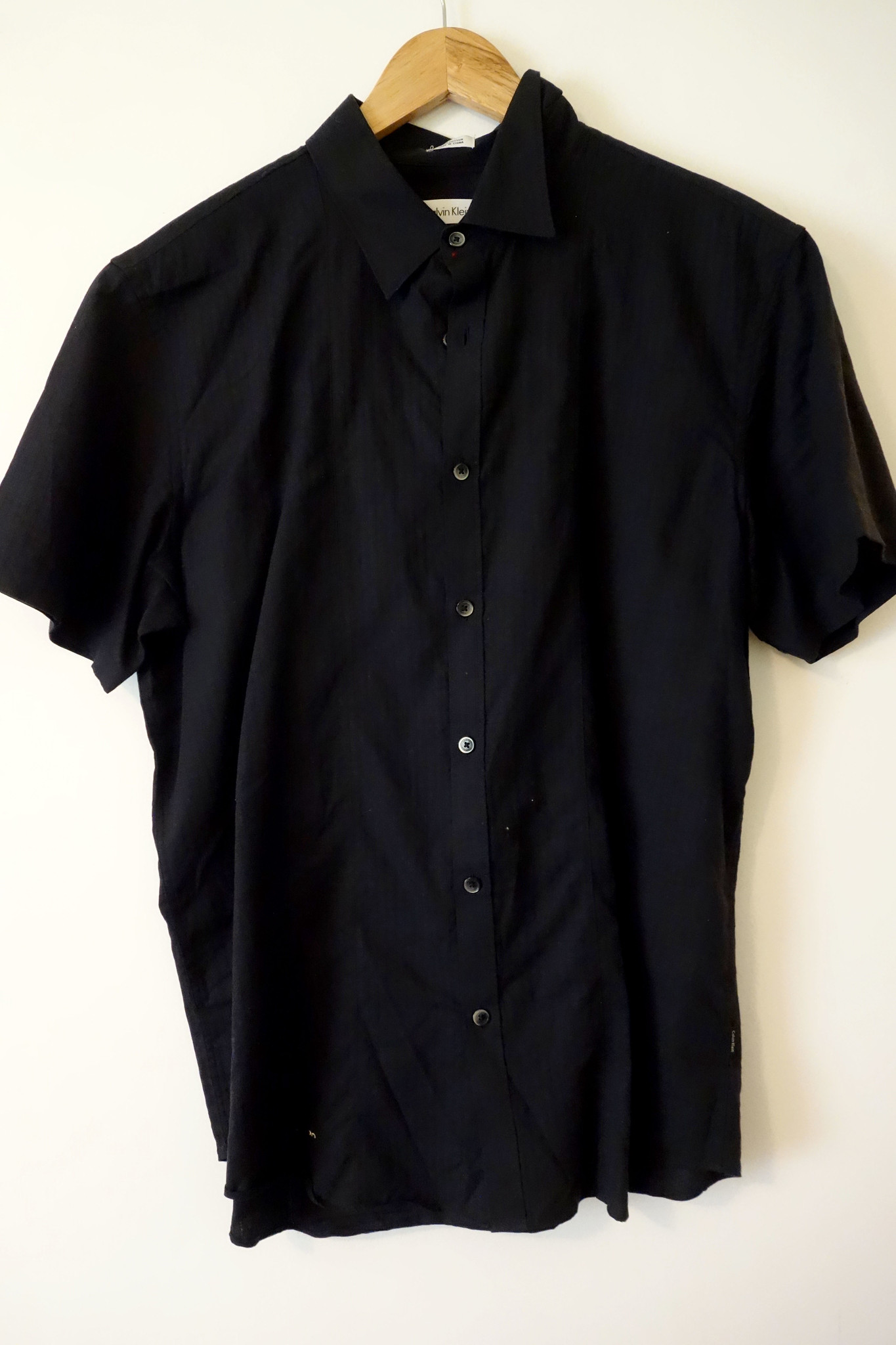DSC03088 | Plain black short sleeve shirt | By: greggman | Flickr ...