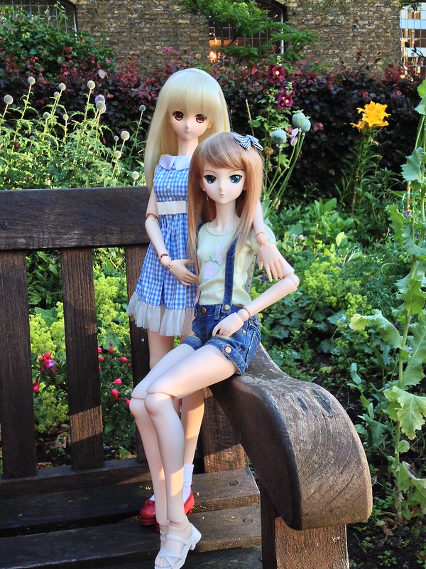Alice & Yaya out in the park