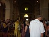 Sortie de l'église Saint-Michel après le concert de chants polyphoniques de Spartimu et des stagiaires