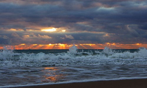 sea sky españa sun sol beach valencia clouds sunrise mar spain waves playa alicante amanecer cielo nubes olas lx7 playadesanjuan lumixlx7 panasoniclumixlx7