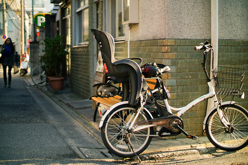 life street travel winter light color tourism colors bike bicycle japan wall 35mm buildings tile lens photography 50mm tokyo living alley dof bokeh f14 sony lifestyle f10 tourist 日本 東京 alpha popular equivalent visitor viewing attractions nex 中目黒 nostagic mirrorless sal50f14 speedbooster metabones nex5n 失恋ショコラティエ