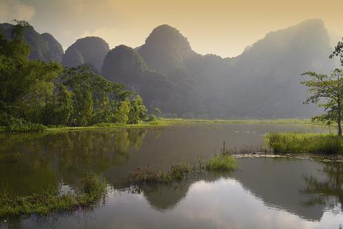 mountains reflection landscape travels asia paisaje vietnam viajes reflejo ninhbinh 18135mm karsticmountain montañaskársticas