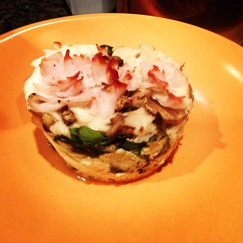 I think @williebeatfat makes a very pretty #egg muffin! #breakfast #eggwhites #healthyeats