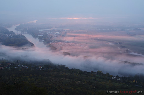 cloud mist nature water misty fog river landscape nikon hill foggy valley elbe lumen litoměřice radobýl nikond7000 tomasfotografcz