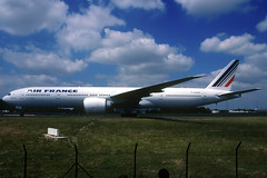 Air France B777-328/ER F-GSQG CDG 18/06/2005