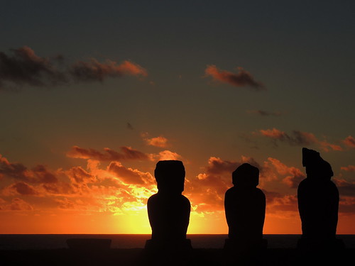chile atardecer moai easterisland worldheritage rapanui isladepascua parquenacional patrimoniodelahumanidad parquenacionalrapanui