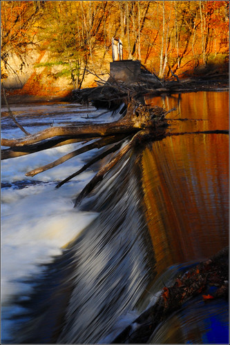 autumn color fall water waterfall raw dam logs grandledge d300 joeldinda fitzgeraldpark