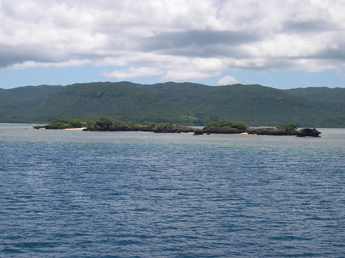 バラス島の東にある小島