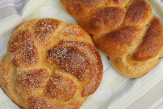 25+ Rosh Hashanah Recipes with Apples and Honey via LittleFerraroKitchen.com