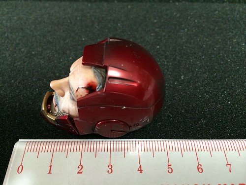 Hot Toys The Avengers Iron Man Mark VII Battle Damaged Vers Tony Stark Helmet