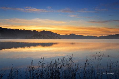 lake sunrise dawn alba pontile pella lagodorta italianlandscape porticciolo isoladisangiulio paesaggioitaliano beppeverge