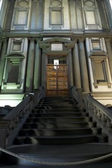 Staircase with different intention, takes you from level of entrance to level of library, massive, double columns and scrolls, folded capital corners