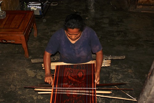 weaving the ikat
