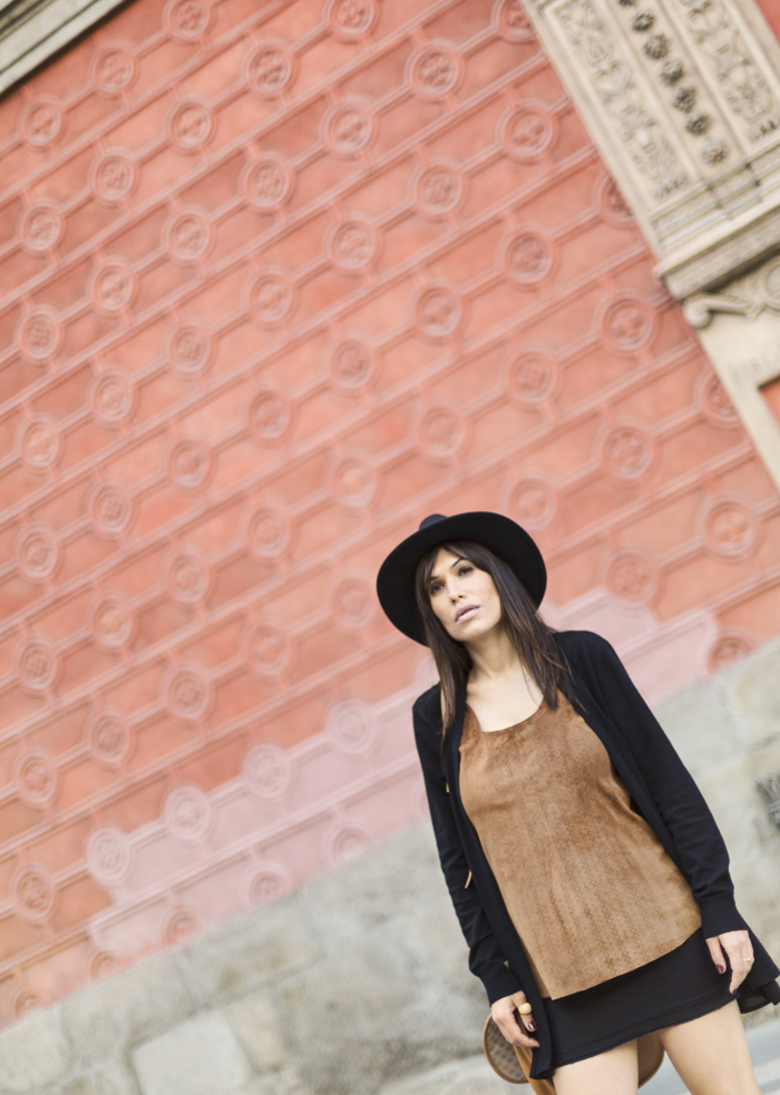 street style barbara crespo leo and suede mini skirt mango hat fashion blogger outfit blog de moda