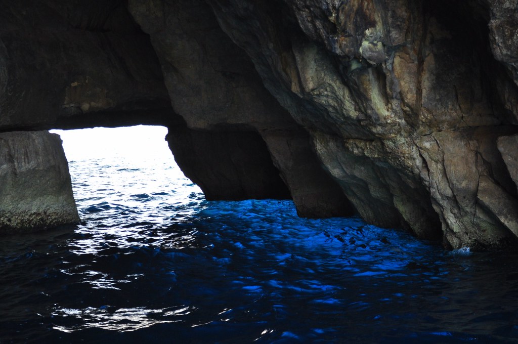 Impresionantes colores de la Gruta Azul (Blue Grotto)