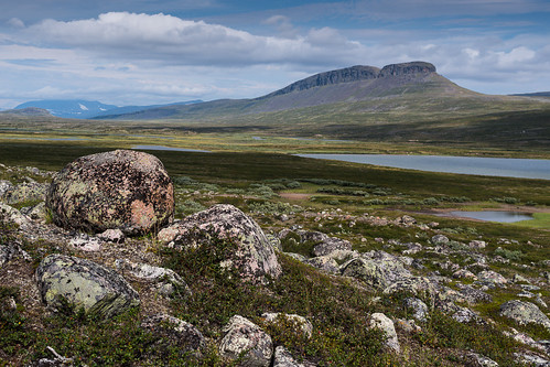 norway tundra troms landskap sommertur dividalen indretroms steinblokk flybilde stuorananna