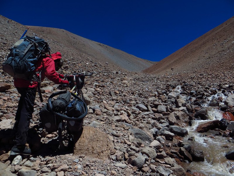 Pushing up to a 5650m pass on the eastern flanks of Pissis