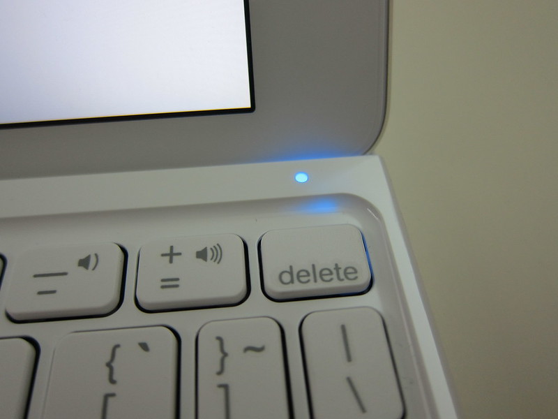 Ultrathin Keyboard Cover - Bluetooth Indication