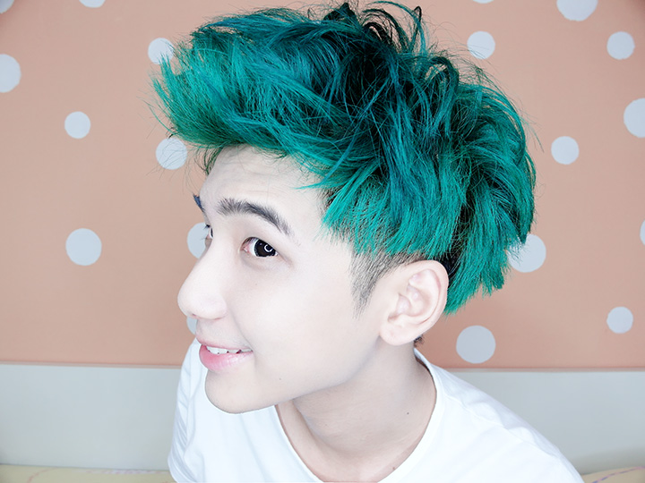 typicalben green hair selfie