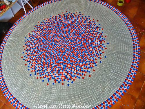 Mesa de mosaico colorida
