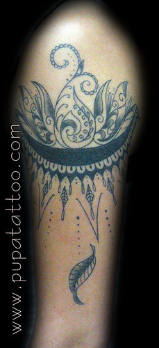 Tatuaje flor de loto estilo henna, Pupa Tattoo, Granada by Marzia PUPA Tattoo
