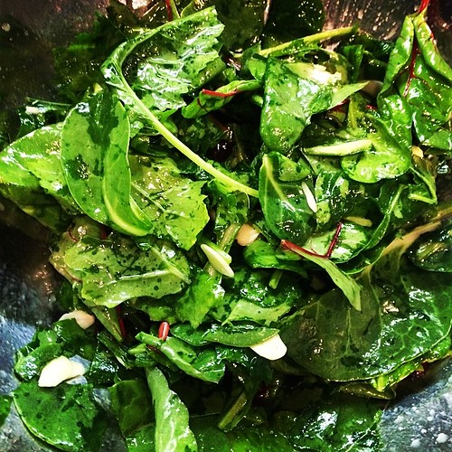 Prepping for dinner. #spinach and #kale salad. #sundaydinner #eatfresh #healthyeats #vegetable #veggies #fitfluential