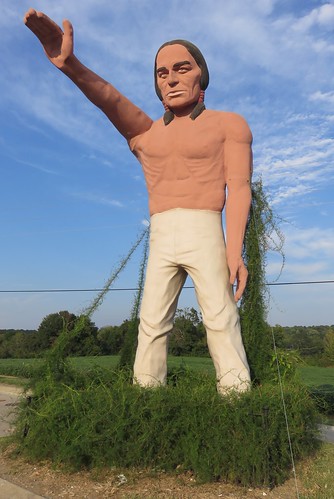 tennessee tn roadsideamerica robertsoncounty crossplains middletennessee nativeamericansculptures