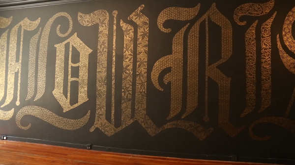 lettering sobre paredes