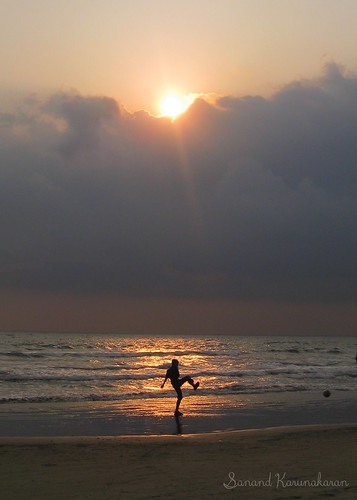 boy sunset sea india beach silhouette football kerala muzhappilangad kannur driveinbeach sanandkarun sanandkarunakaran