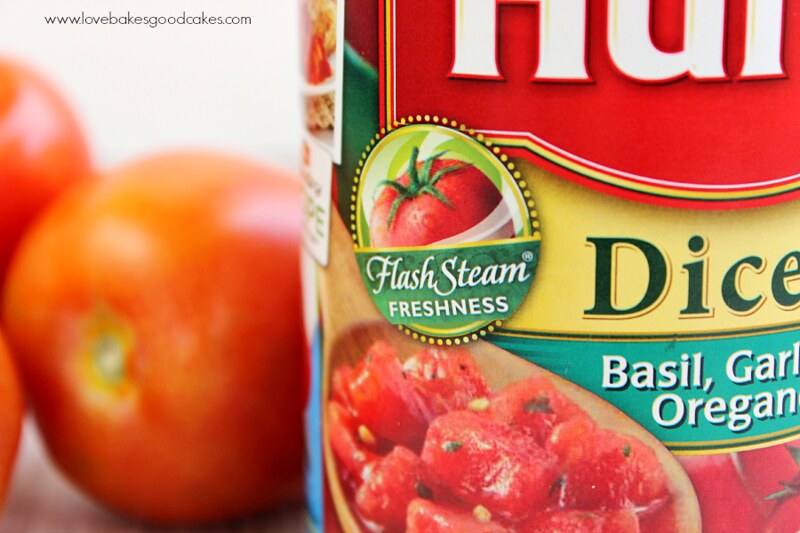 Can of Hunts Diced tomatoes with flash steam freshness.