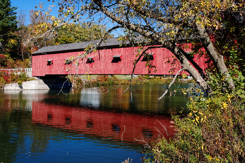 buskirkbridge buskirk coveredbridge bridge woodenstructure howetruss red color landscape water river hoosicriver hoosick rensselaercounty reflection reflectioninwater pretty serene bucolic smalltown rural outdoor capitaldistrict newyork blue pentax pentaxart hdpentaxda21mmlimitedlens k70 kmount washingtoncounty