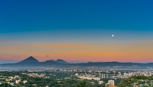 guatemala city moon super supermoon travel guatemalacity landscape volcanoes sunrise dawn clouds colors cityscape light orange sky