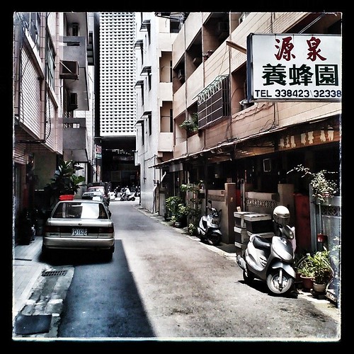 Walking through an Alley. #taiwan #nantou #caotun