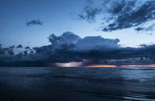 storm night sunrise nuvole mare alba caterpillar acqua azzurro colori marche paesaggio senigallia onde sabbia tempesta caterraduno tuono fulmini