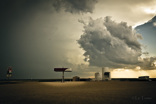 storm minnesota clouds rural canon island midwest july landmark gas gasstation thunderstorm fargo stormclouds summerstorm cenex lonelyisland 60d