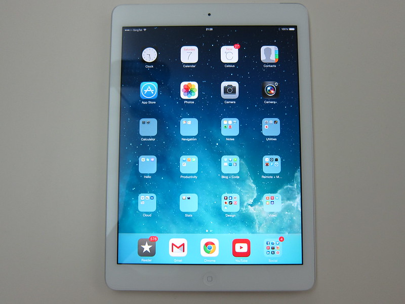Apple iPad Air - Front