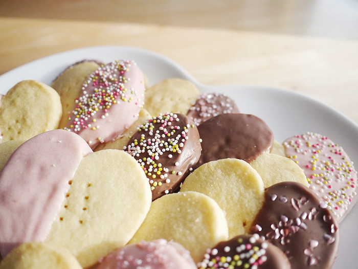 valentines chocolate dipped shortbread hearts recipe 2