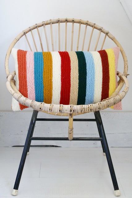 wood & wool knitted harlequin pillow 011