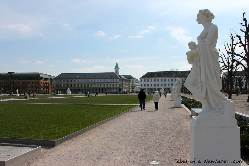 KARLSRUHE - Schlossplatz