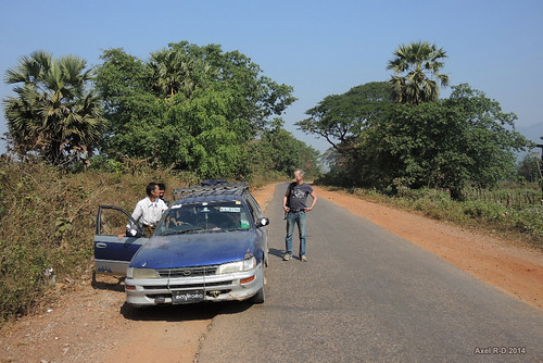 burma voiture route myanmar personnes