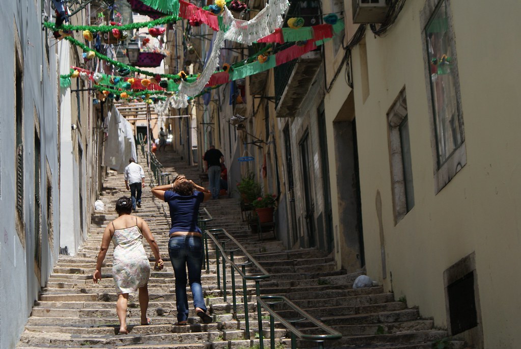 Escalier en direction du Barrio Alto à Lisbonne.
