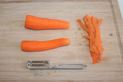 17 - Möhren schälen / Peel carrots