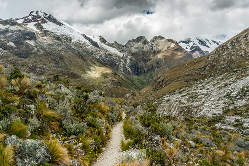 mountains peru trek nationalpark path hike andes huascaran cordillerablanca